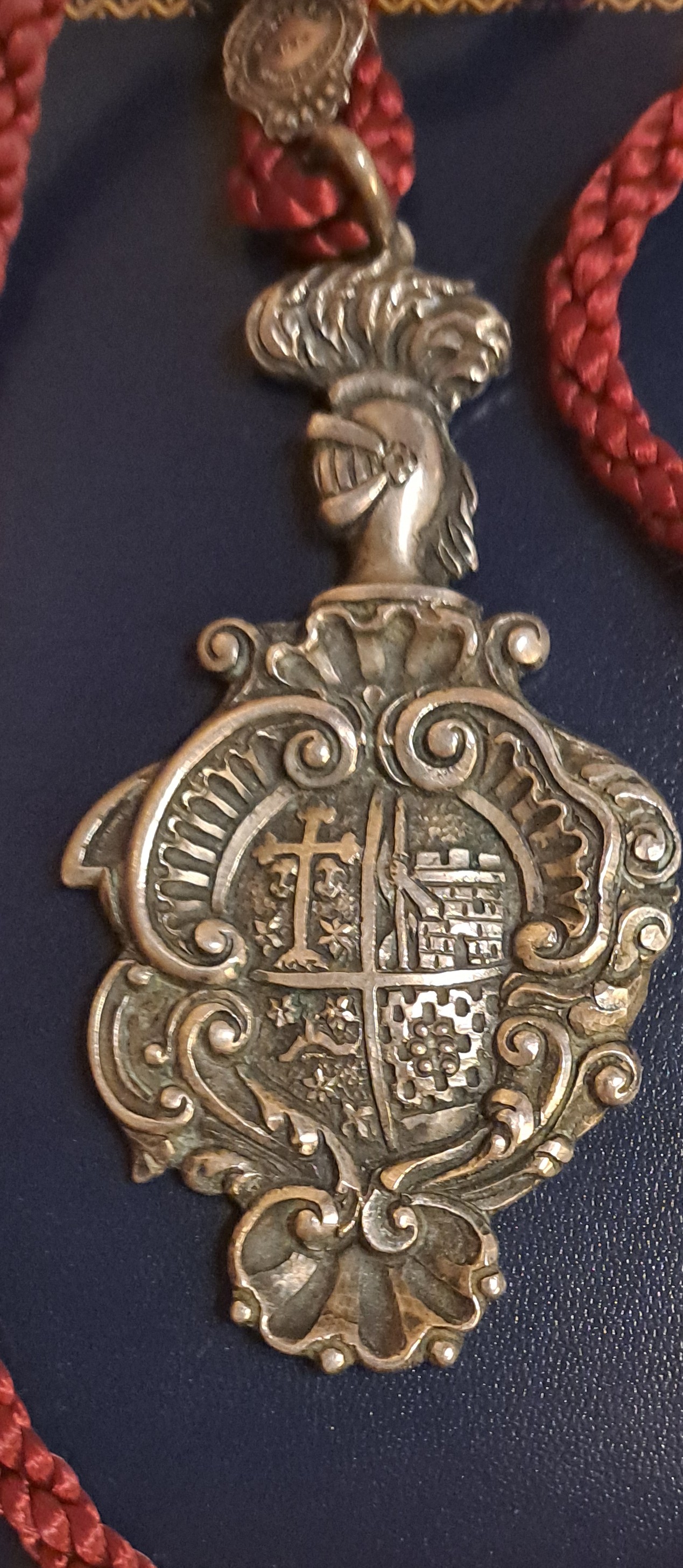 Ampliar: Medalla do I. J. Cornide de Est.Coruñeses (Ourive Malde)